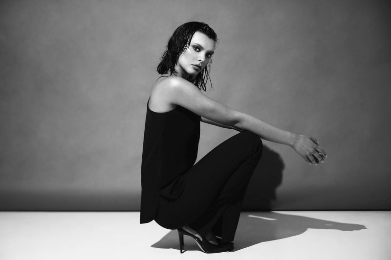 Discover Faria's captivating model portfolio in studio photography sessions.