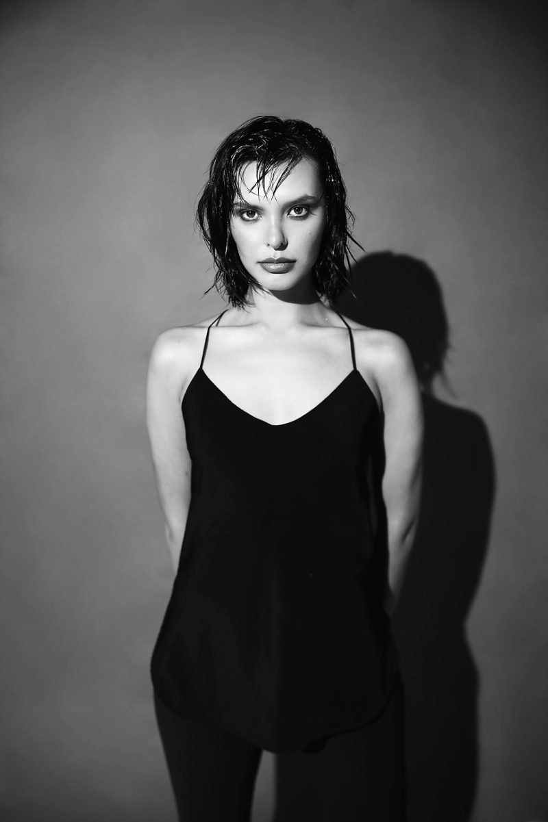 Discover Faria's captivating model portfolio in studio photography sessions.