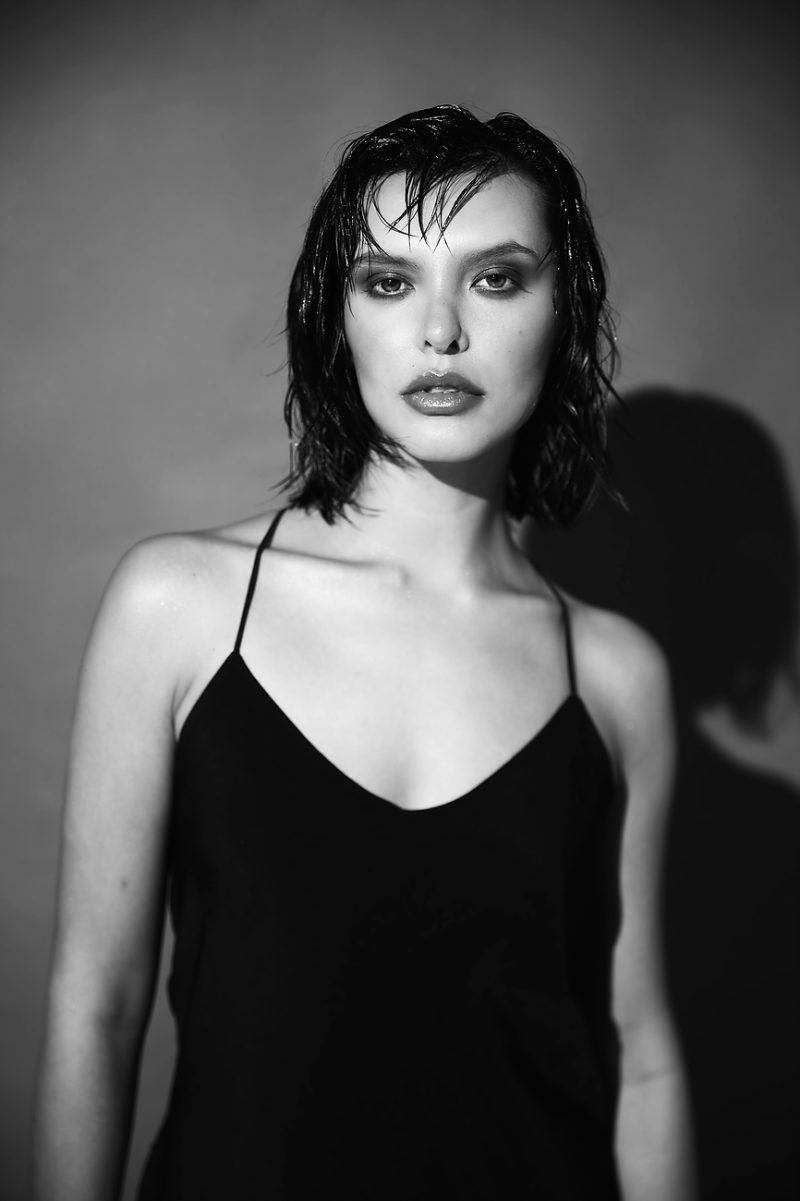 Discover Faria's captivating model portfolio in studio photography sessions.