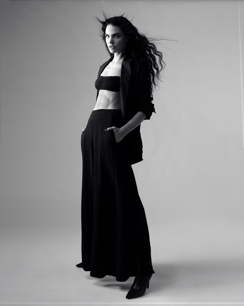 Explore Inga's captivating model portfolio in our photography sessions, highlighting elegant and stylish portraits.