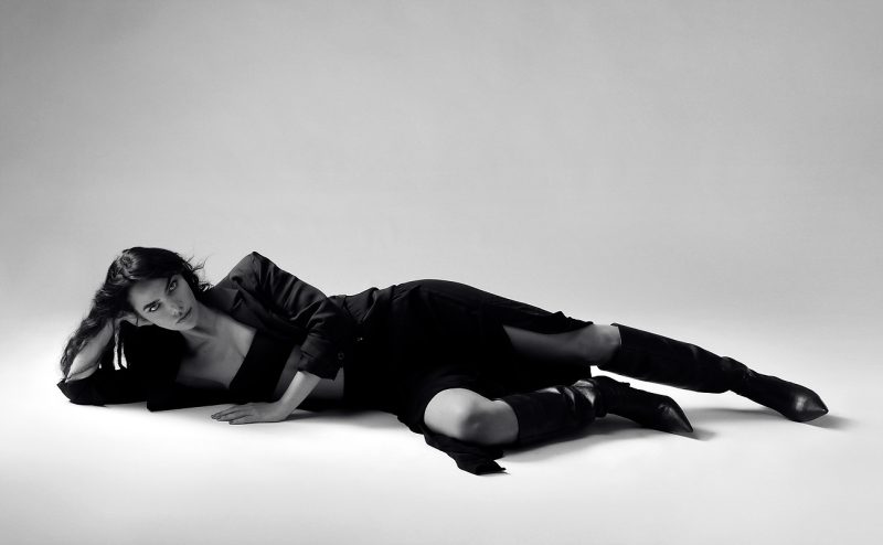 Explore Inga's captivating model portfolio in our photography sessions, highlighting elegant and stylish portraits.