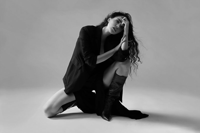 Explore Inga's captivating model portfolio in our photography sessions, highlighting elegant and stylish portraits.