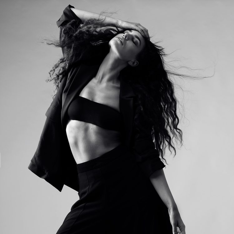 Explore Inga's captivating model portfolio in our photography sessions, highlighting elegant and stylish portraits.