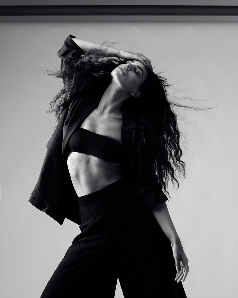 Explore Inga's captivating model portfolio in our photography sessions, highlighting elegant and stylish portraits.