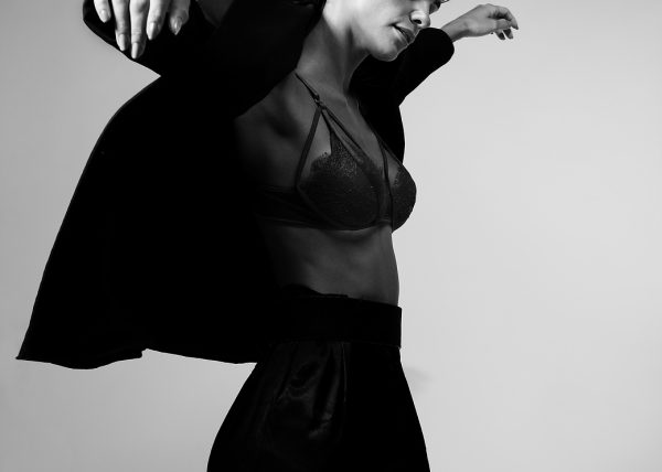 Beautiful model portfolio showcasing Luana's talent and style.