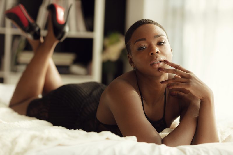 Discover Malzie's sensual portraits in this intimate boudoir photography session. Tasteful images capturing beauty and confidence.