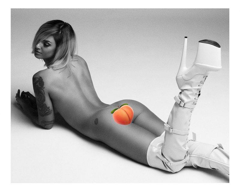 Captivating boudoir photography featuring Nati in intimate portraits.