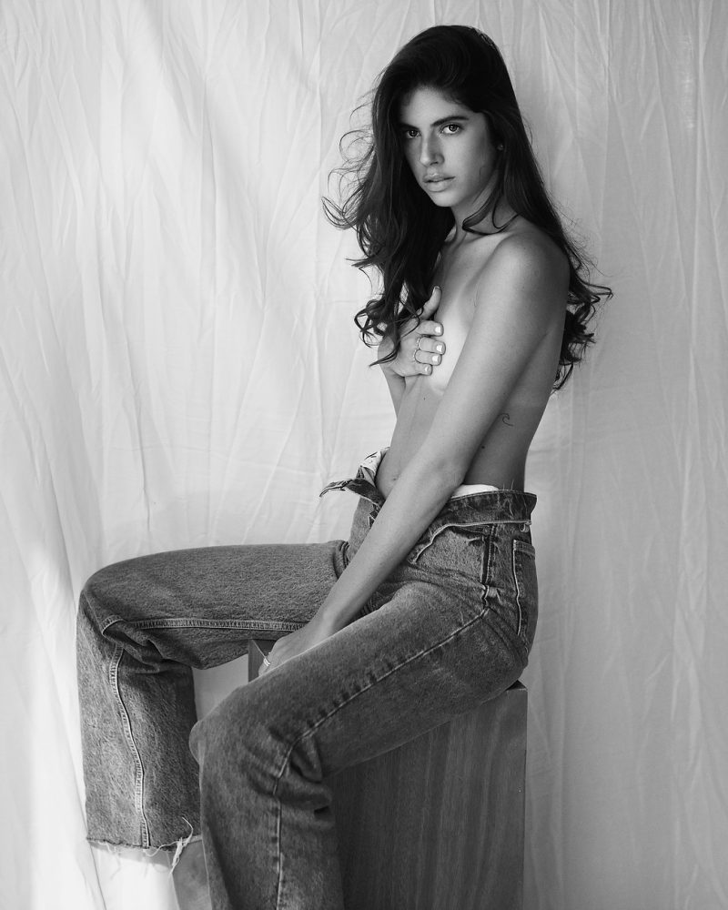 Amanda Stuns in Glamorous Studio Shoot and Fans Are Obsessed
