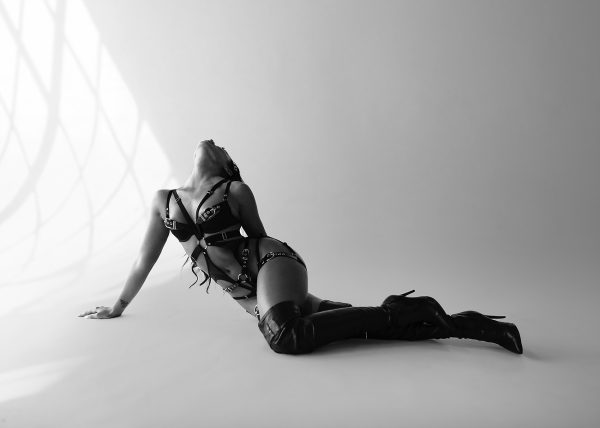 Guilia Reveals Edgy Style in Studio Shoot and Fans Are Loving It
